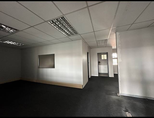 130M² OFFICE TO LET IN HIGHVELD BUSINESS PARK